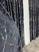 Draperie Amazon din catifea neagra cu insertii aurii